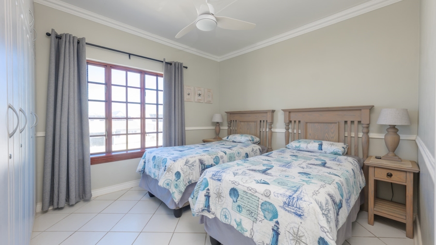 5 Bedroom Property for Sale in Struisbaai Western Cape